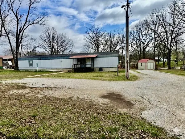 10076 Oakside Road, Mineral Point, MO 63660