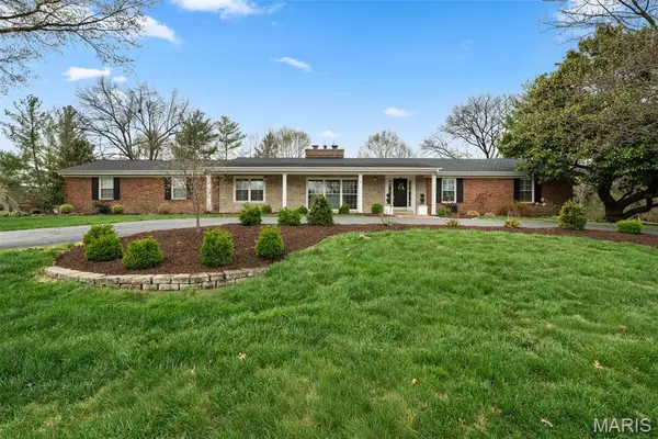 1815 Gray Drive, Des Peres, MO 63131