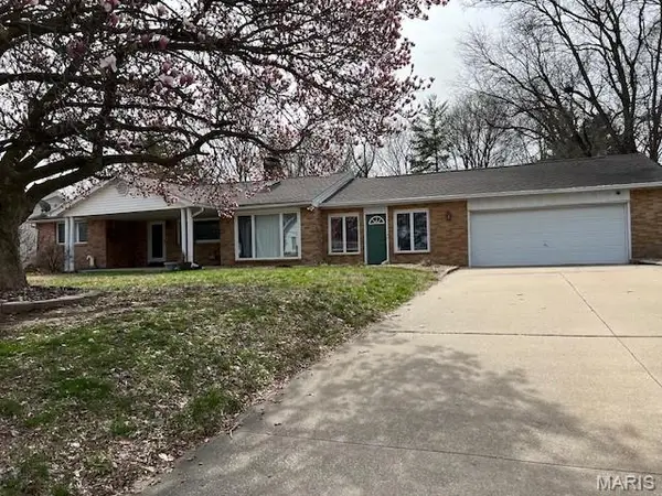 2305 W Delmar Avenue, Godfrey, IL 62035