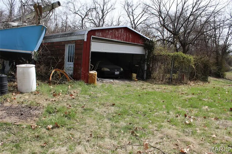 877 E Airline Drive, East Alton, IL 62024 - #3