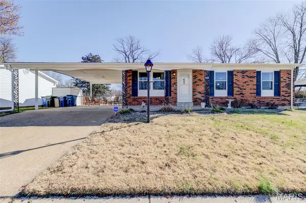 2843 Glenway Drive, Maryland Heights, MO 63043