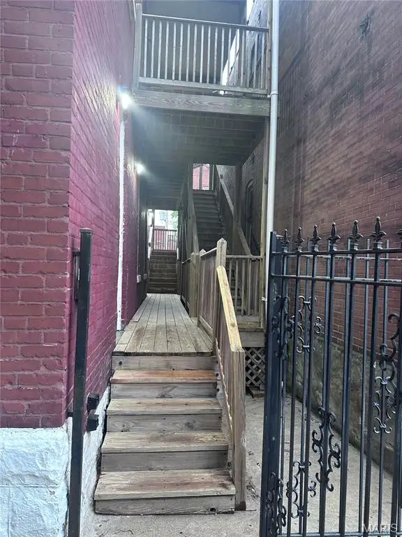 2422 Mcnair Avenue, Saint Louis, MO 63104 - #2