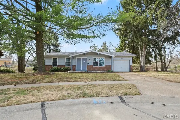 596 Haventree Drive, Hazelwood, MO 63042