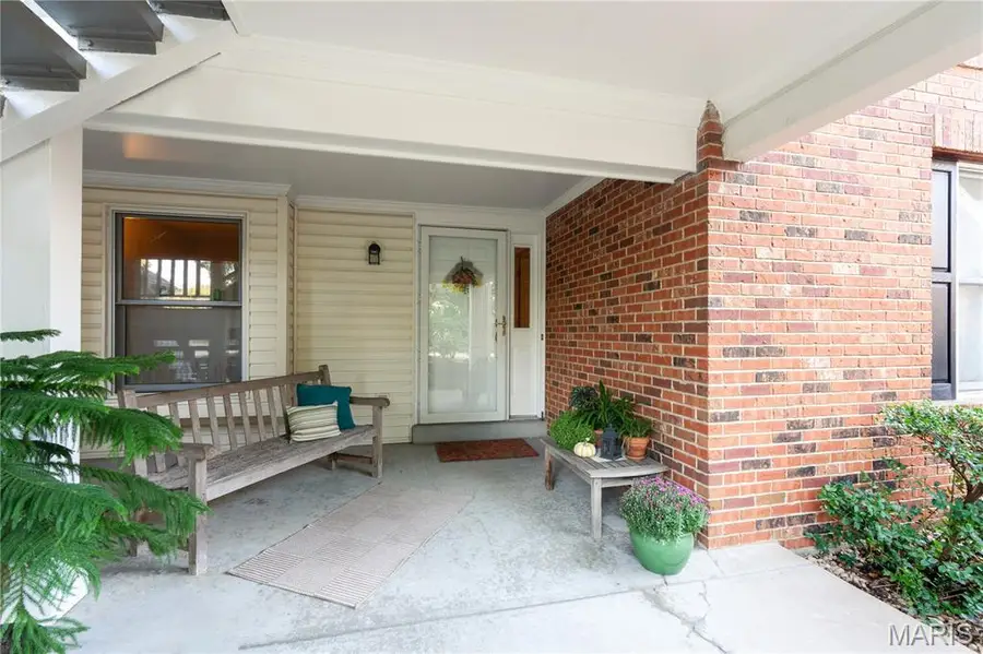 7356 Whitehall Colonial Lane, Saint Louis, MO 63119 - #2