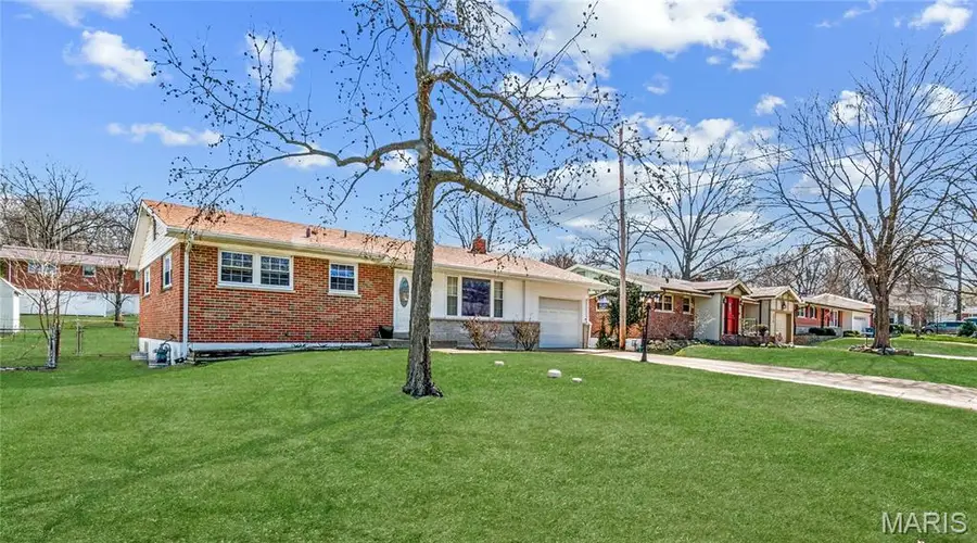 2326 Hennepin Drive, Saint Louis, MO 63114 - #2