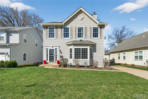 1221 Ruth Drive, Kirkwood, MO 63122