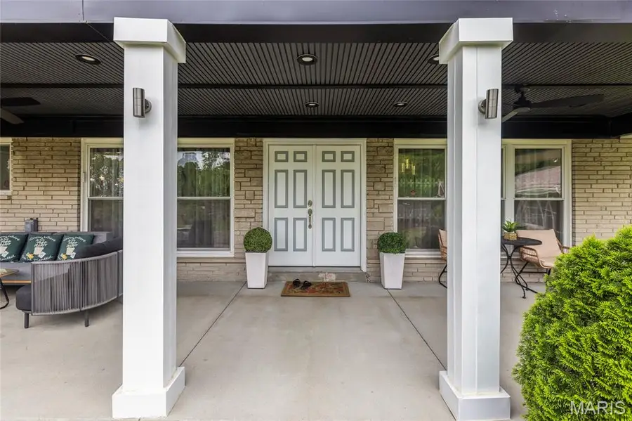 9443 Oakwood Manor Lane, Sunset Hills, MO 63126 - #2