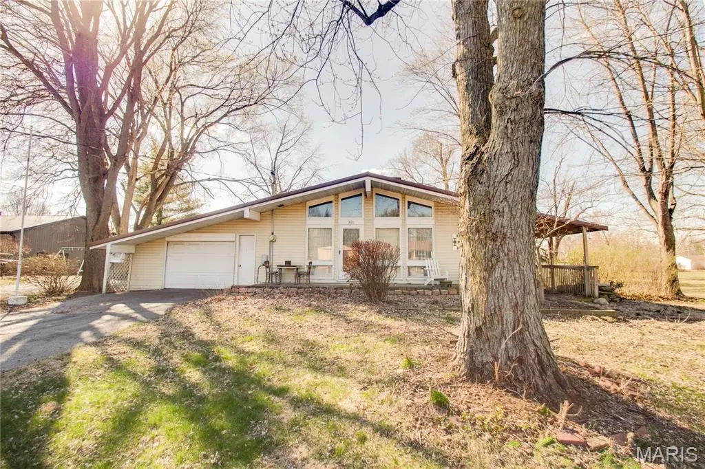 800 W Warren Street, Bunker Hill, IL 62014 - #1