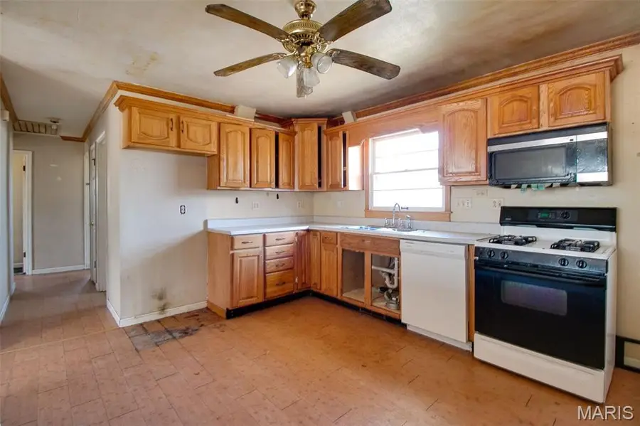 9984 Duke Drive, Moline Acres, MO 63136 - #3