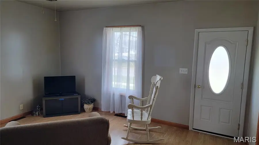 423 Taylor Street, Staunton, IL 62088 - #3