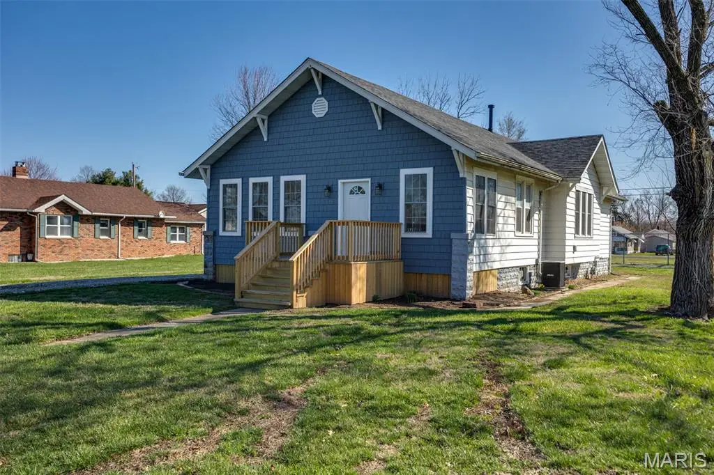705 N Macoupin Street, Gillespie, IL 62033 - #1