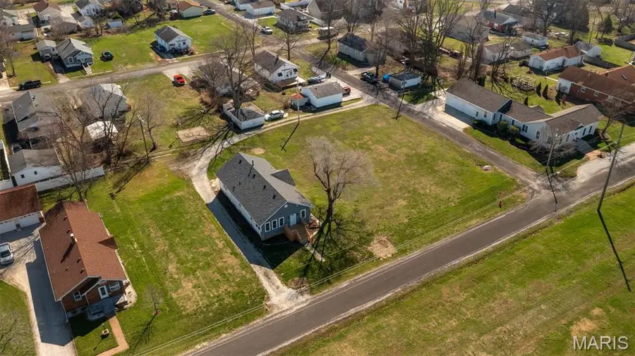 705 N Macoupin Street, Gillespie, IL 62033 - #2