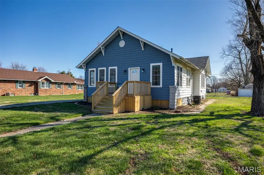 705 N Macoupin Street, Gillespie, IL 62033 - #3