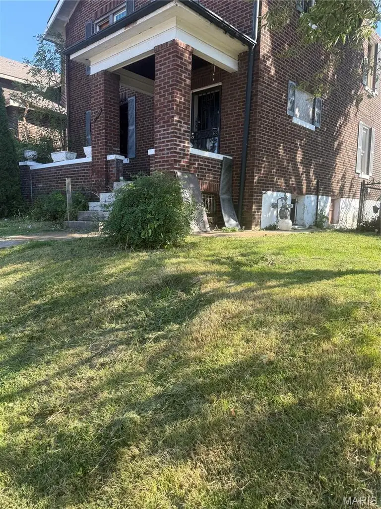 4628 Elmbank Avenue, Saint Louis, MO 63115 - #3