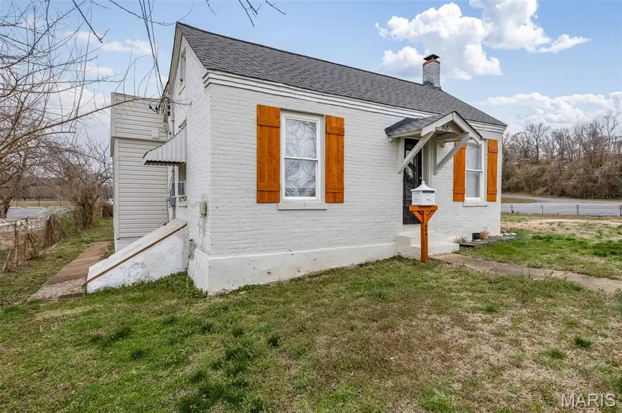 918 Elm Street, De Soto, MO 63020 - #3