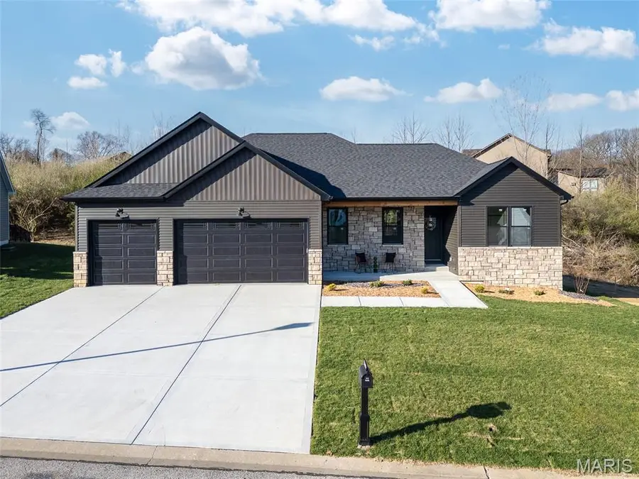 7975 Matterhorn Canyon Road, Caseyville, IL 62232 - #2