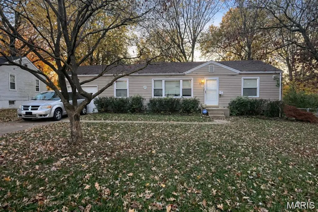 1234 Hoyt Drive, Saint Louis, MO 63137 - #1