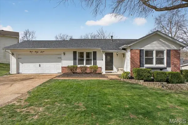 947 Bellestri Drive, Ballwin, MO 63021