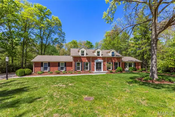 16 Williamsburg Road, Creve Coeur, MO 63141