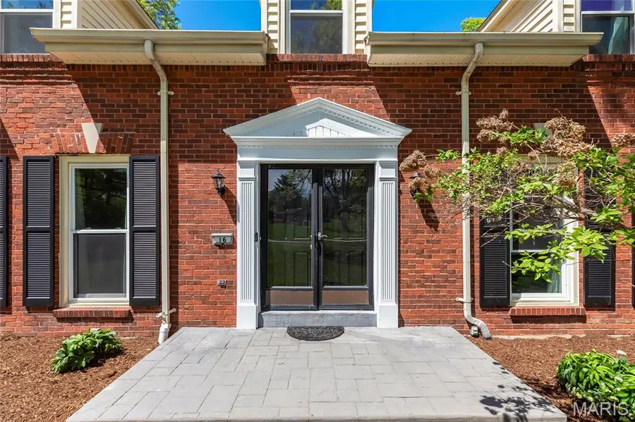 16 Williamsburg Road, Creve Coeur, MO 63141 - #2