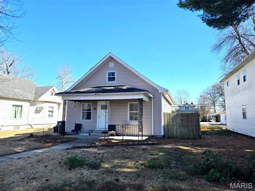 212 E Elm Street, Gillespie, IL 62033 - #1