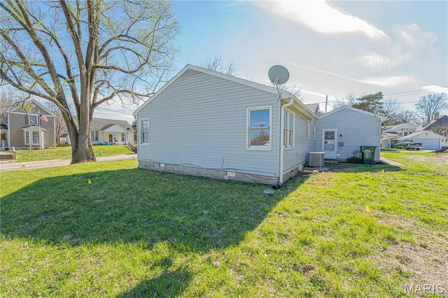 120 S 18th Street, Louisiana, MO 63353 - #2