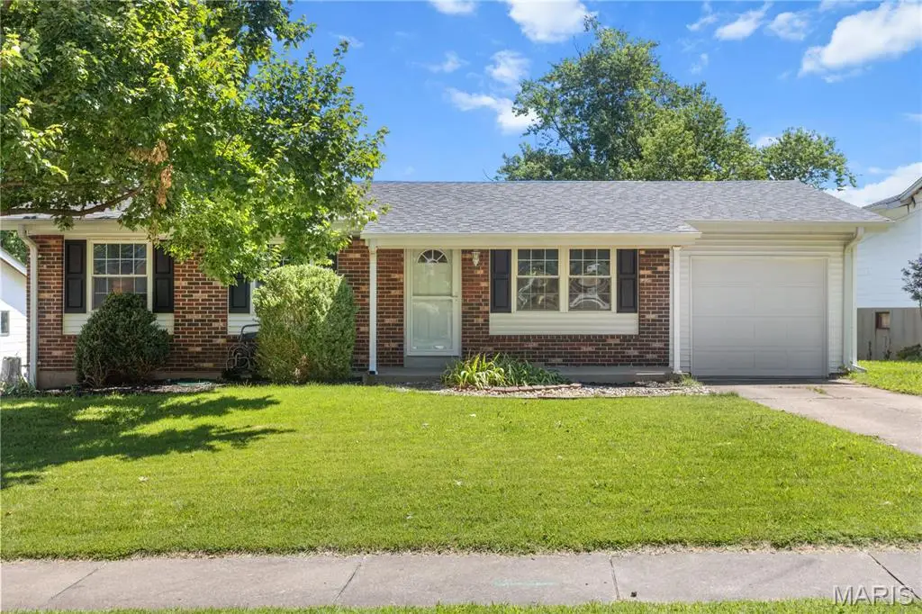 2500 Wesglen Estates Drive, Maryland Heights, MO 63043 - #1