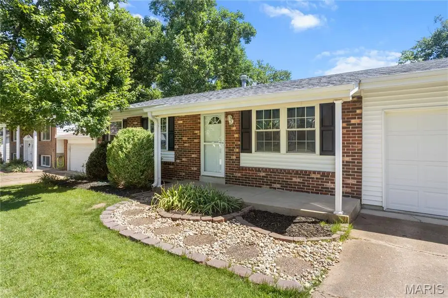2500 Wesglen Estates Drive, Maryland Heights, MO 63043 - #2