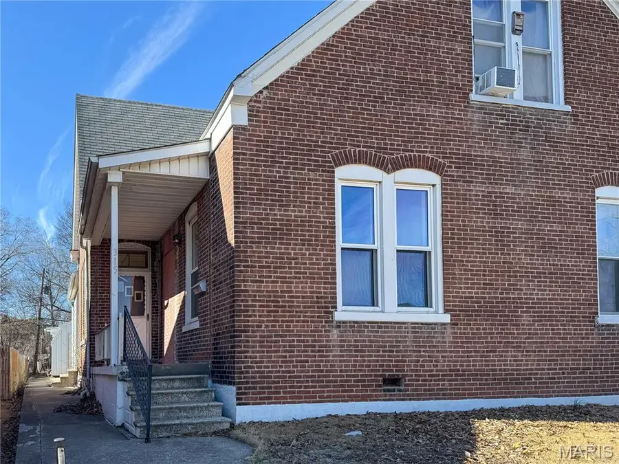 315 N 4th St, Belleville, IL 62220 - #3