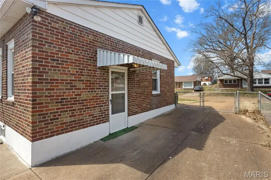 7124 Marwinette Avenue, Saint Louis, MO 63116 - #3