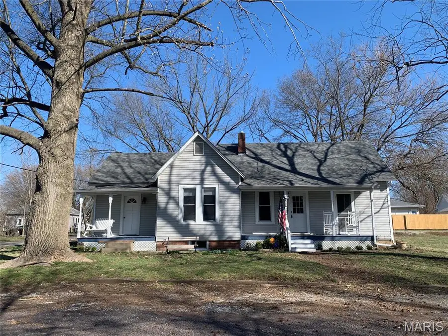 422 Stephen Avenue, Greenville, IL 62246 - #3