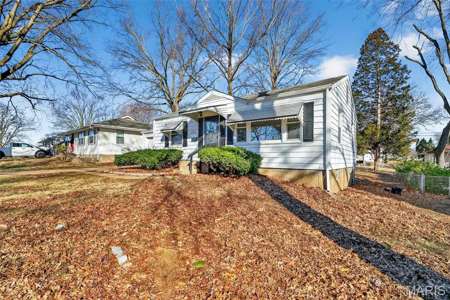 1501 Golden Drive, Saint Louis, MO 63137 - #3