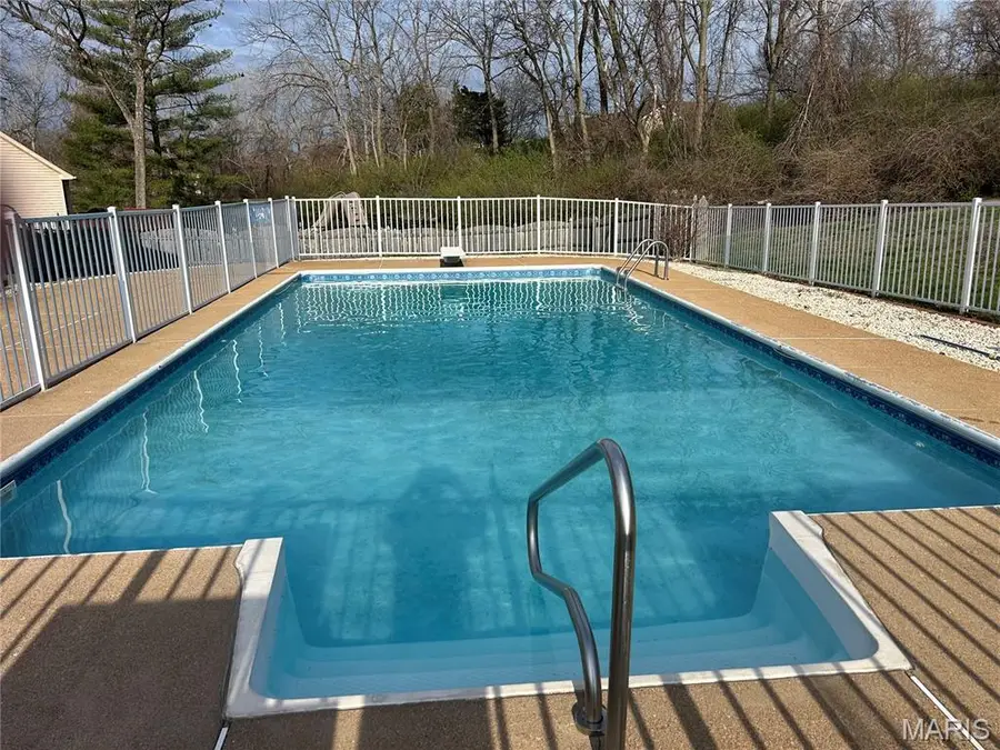 6301 Highland Estates Drive, Saint Louis, MO 63129 - #2