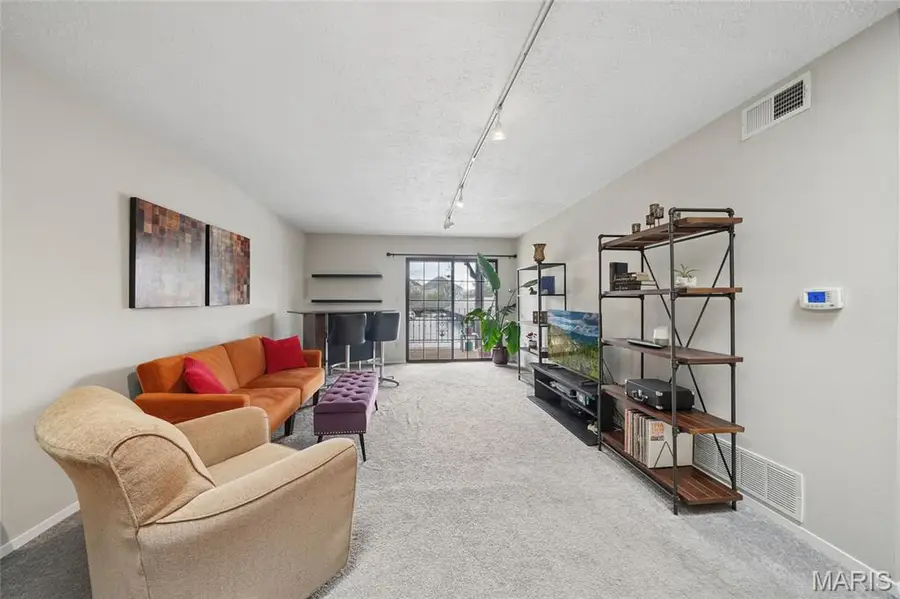 1436 Heritage Landing #32, Saint Charles, MO 63303 - #3