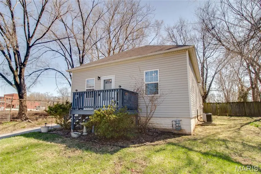 3305 Fernwood Avenue, Alton, IL 62002 - #3