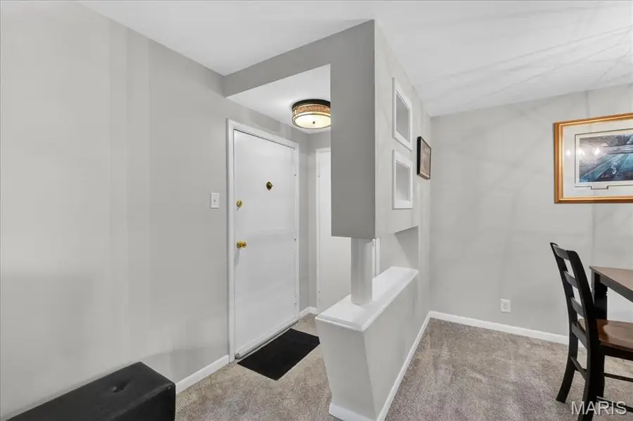 2 Delcrest Court #102, Saint Louis, MO 63124 - #3