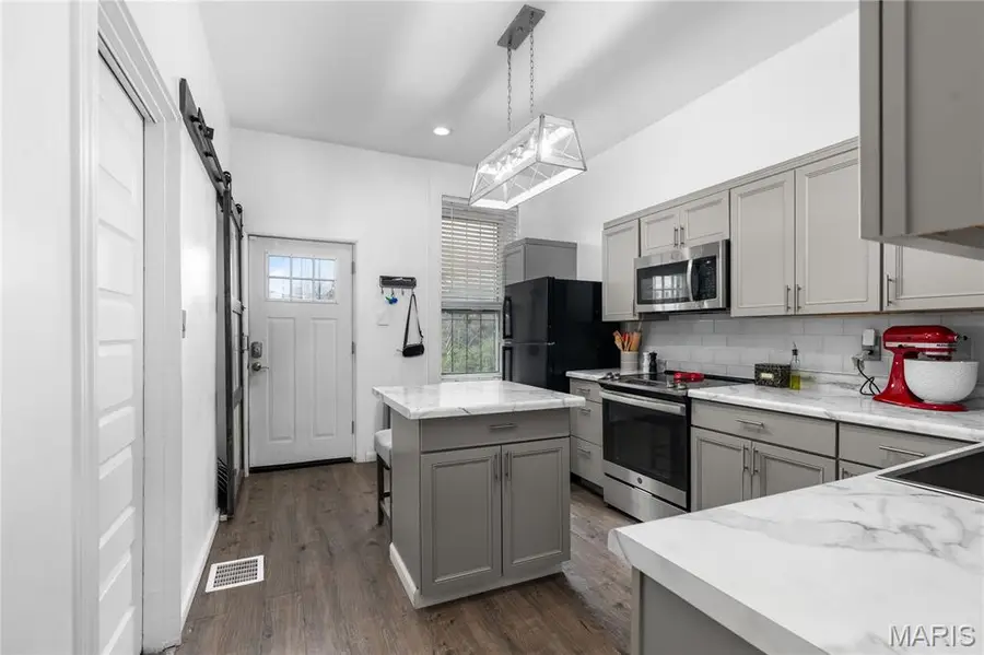 5007 Alabama Avenue, Saint Louis, MO 63111 - #2