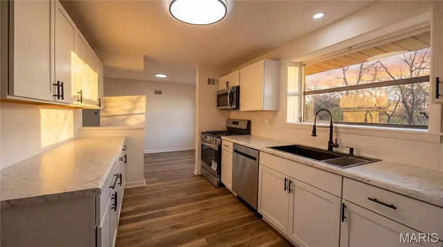 3755 Park Crest Drive, Saint Louis, MO 63125 - #2