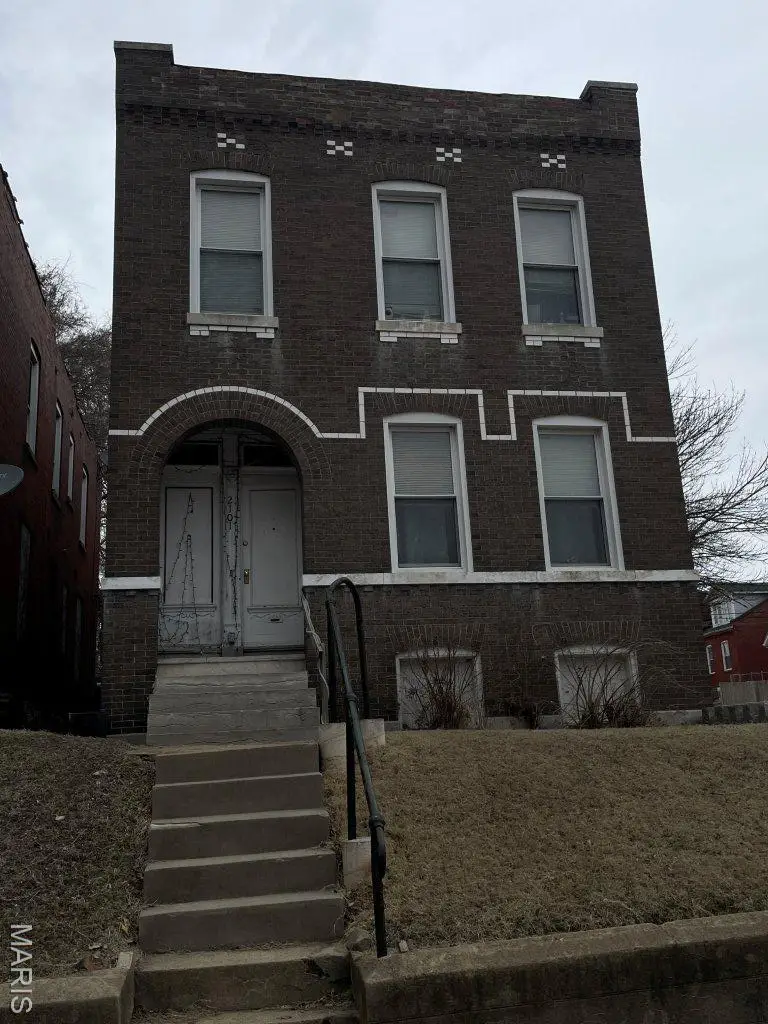 2101 Chippewa Street, Saint Louis, MO 63118 - #1