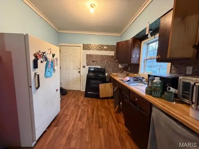 303 W Neat Street, Poplar Bluff, MO 63901 - #3