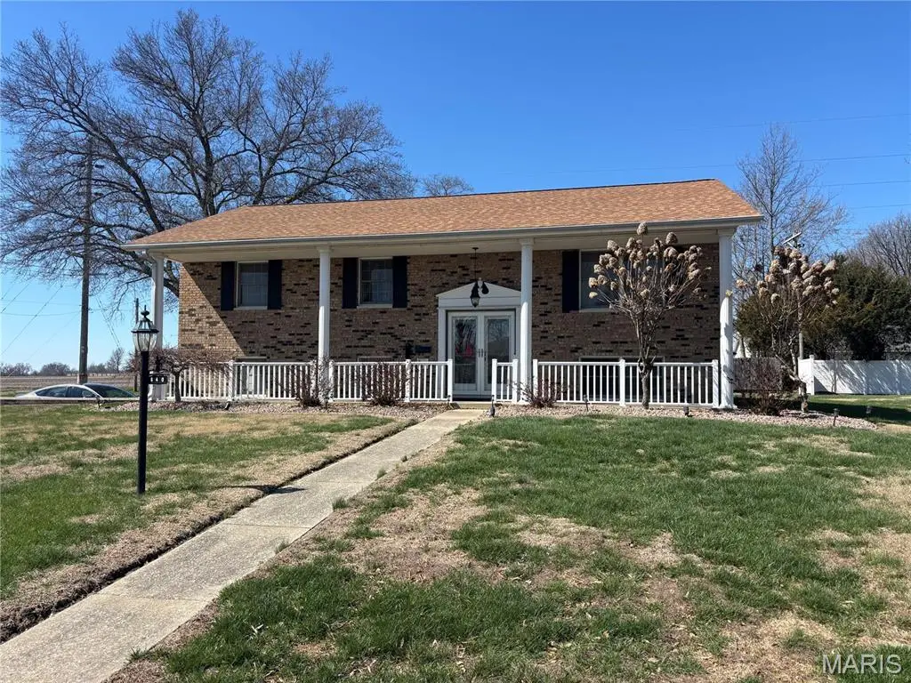 640 Meadowbrook Lane, Centralia, IL 62801 - #1
