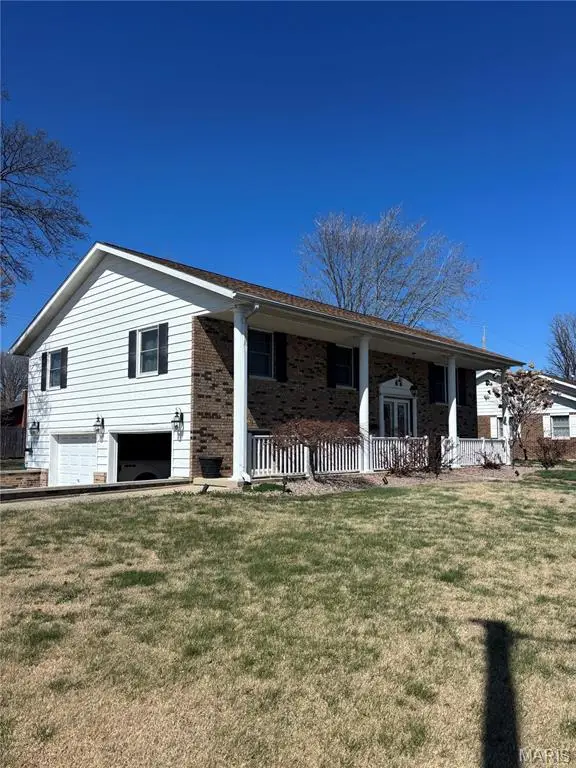 640 Meadowbrook Lane, Centralia, IL 62801 - #2