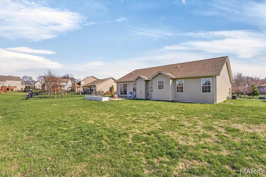 5037 Bristol Hill Dr, Swansea, IL 62269 - #2