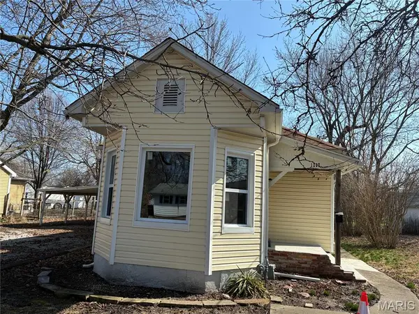 1208 N Madison Street, Litchfield, IL 62056