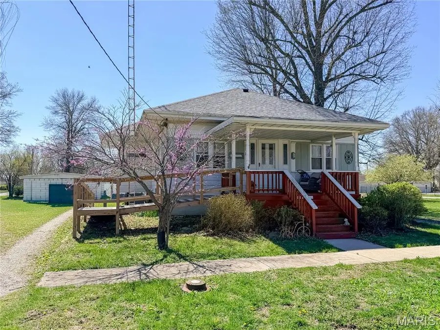 223 W Broadway, Witt, IL 62094 - #2