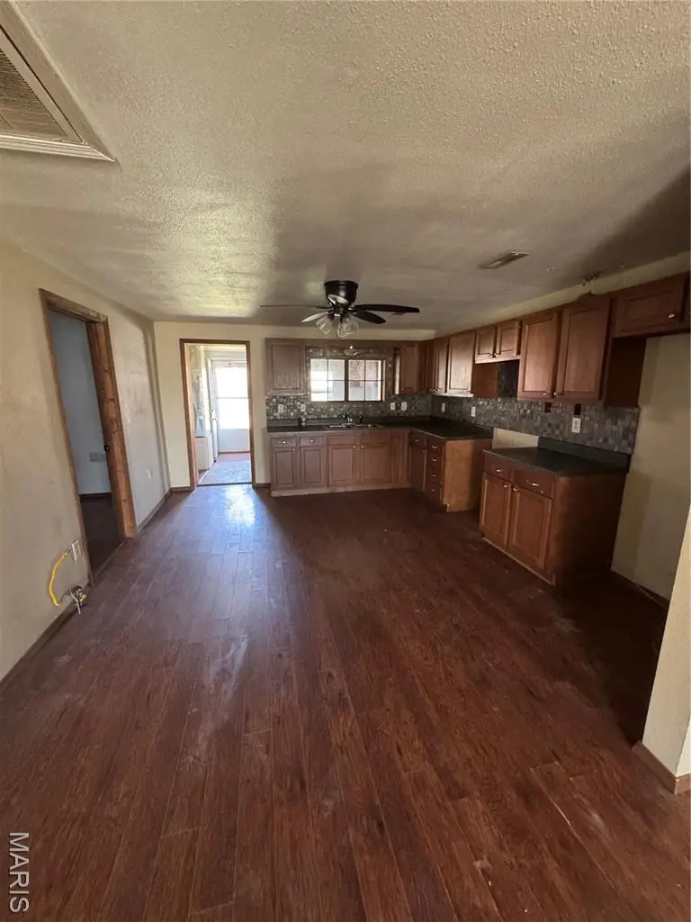 255 W Reed Avenue, Puxico, MO 63960 - #3