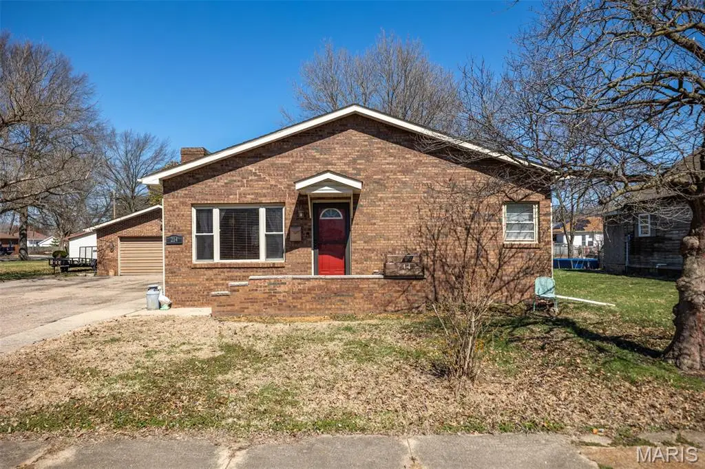 214 W Walnut St, Benld, IL 62009 - #1