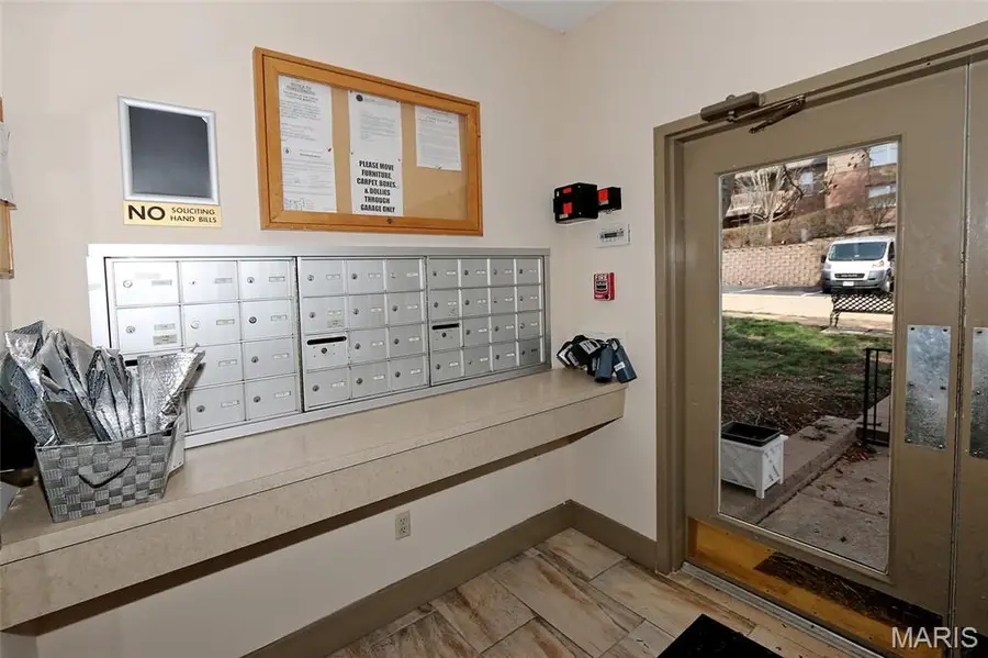 1033 Wilton Royal Drive #209, Creve Coeur, MO 63146 - #2