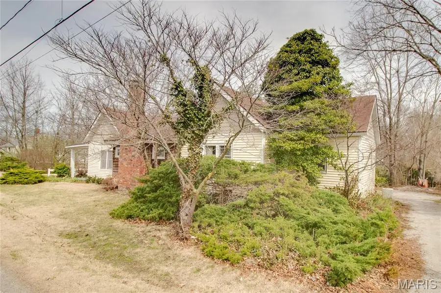 407 S Locust Street, Carlinville, IL 62626 - #3