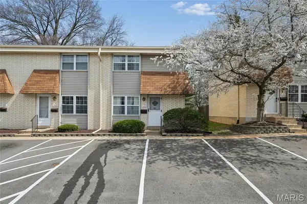 140 Burtonwood Drive, Ballwin, MO 63011